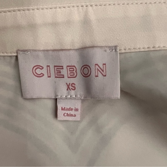 Ciebon Elegant Cream and Black Women's Top Size Small - Picture 5 of 6